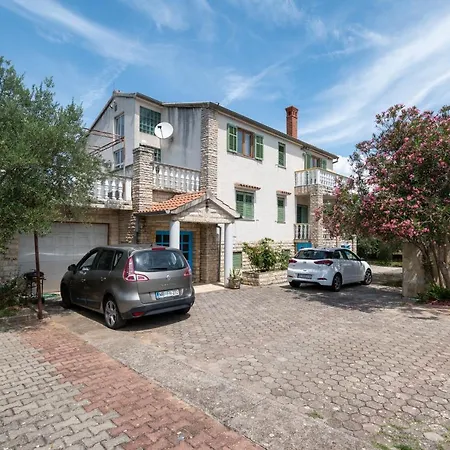 Mrljane 327b Appartement Neviđane